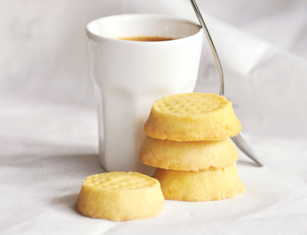 Sweet Petite - Christmas Shortbread & Che Buono Chocolate Cluster
